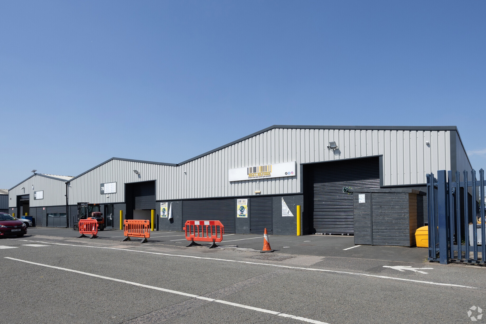 Summit Cres, Smethwick to rent Primary Photo- Image 1 of 9