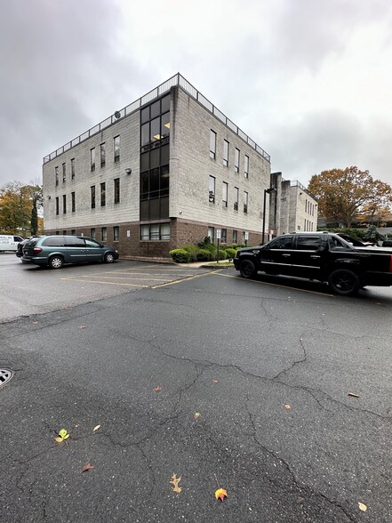 517 Route 111, Hauppauge, NY for rent - Building Photo - Image 2 of 8