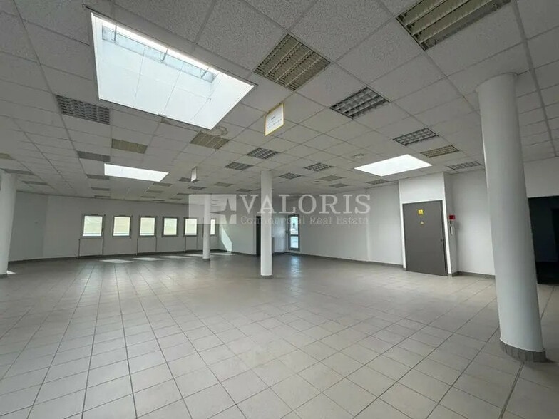 20 Avenue Lucien Buisson, Meyzieu to rent - Building Photo - Image 1 of 8