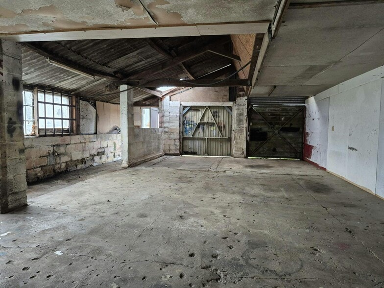 Lyndhurst Rd, Christchurch to rent - Building Photo - Image 3 of 12