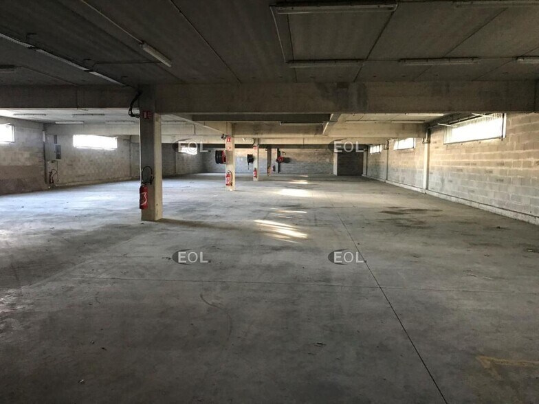 Office in Aubagne to rent - Interior Photo - Image 1 of 3