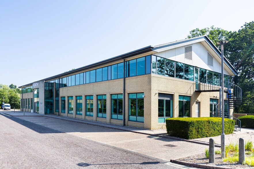 1 Lime Tree Way, Chineham to rent - Primary Photo - Image 1 of 3