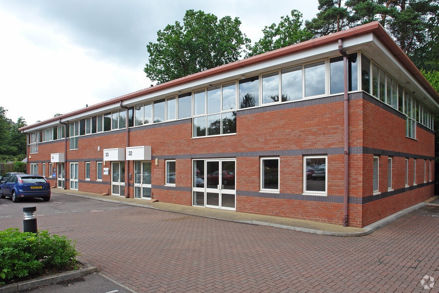 Dukes Ride, Crowthorne for sale - Primary Photo - Image 1 of 1