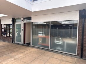 The Village Walk, Onchan to rent Building Photo- Image 2 of 6