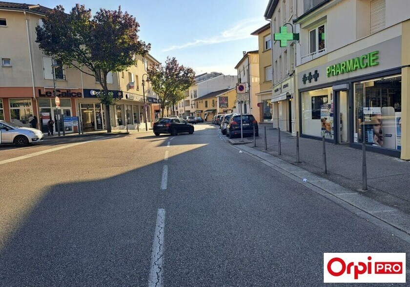 Retail in Mions to rent - Building Photo - Image 2 of 7