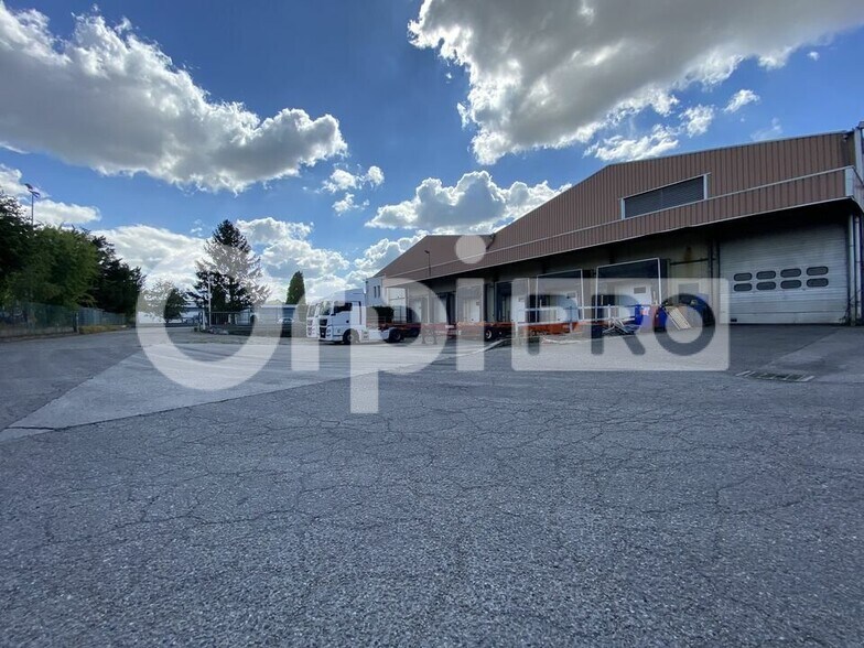 11 Rue Jules Ferry, Saint-Symphorien-d'Ozon to rent - Building Photo - Image 3 of 11