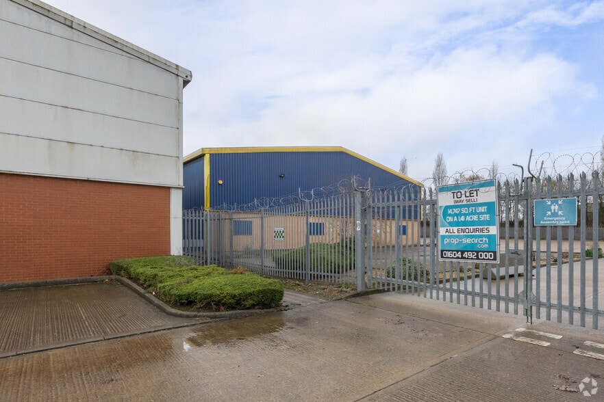 Pilot Rd, Corby to rent - Primary Photo - Image 1 of 2