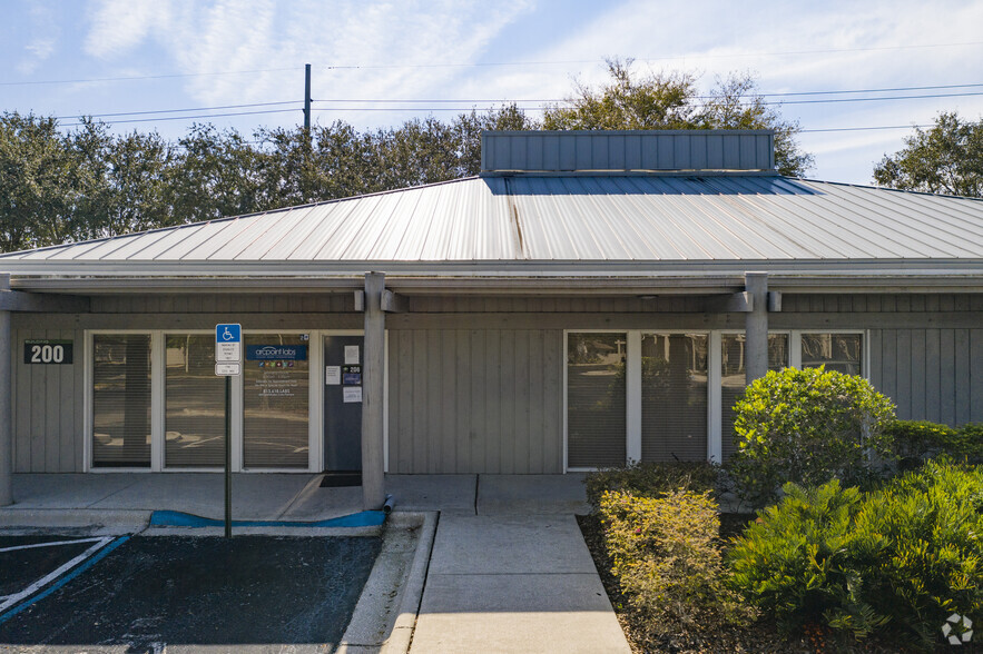 2901 W Busch Blvd, Tampa, FL for rent - Building Photo - Image 3 of 38