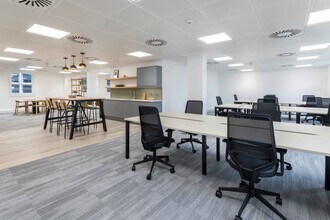 72 Cannon St, London to rent Interior Photo- Image 1 of 6