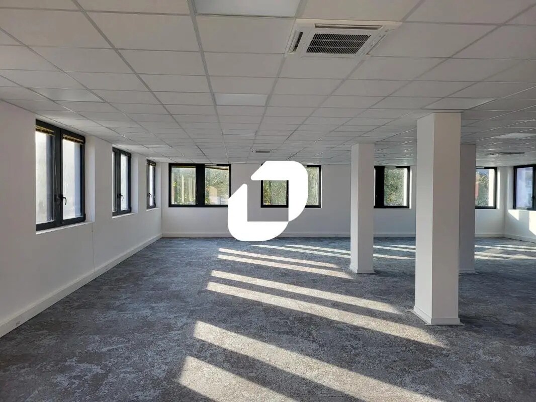 Office in VILLENEUVE-D'ASCQ to rent Interior Photo- Image 1 of 7