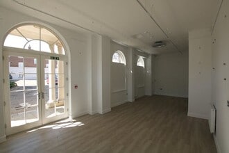 2 Crown Sq, Dorchester to rent Interior Photo- Image 2 of 4