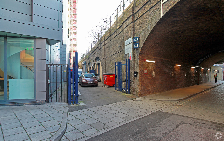 Salamanca St, London for rent - Primary Photo - Image 1 of 2