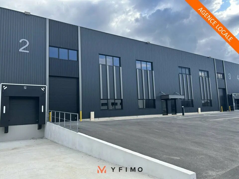 Industrial in Cergy to rent Building Photo- Image 1 of 12