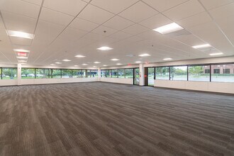 2255 Enterprise Dr, Westchester, IL to rent Interior Photo- Image 2 of 7