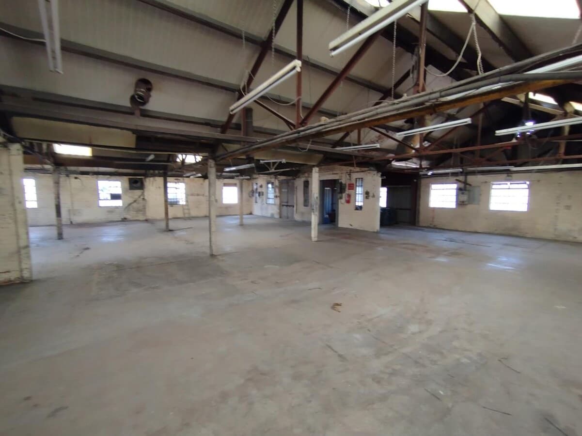 Rawreth Lane, Rayleigh, ESS SS6 9RL - Unit 1 & 5 -  - Interior Photo - Image 2 of 3