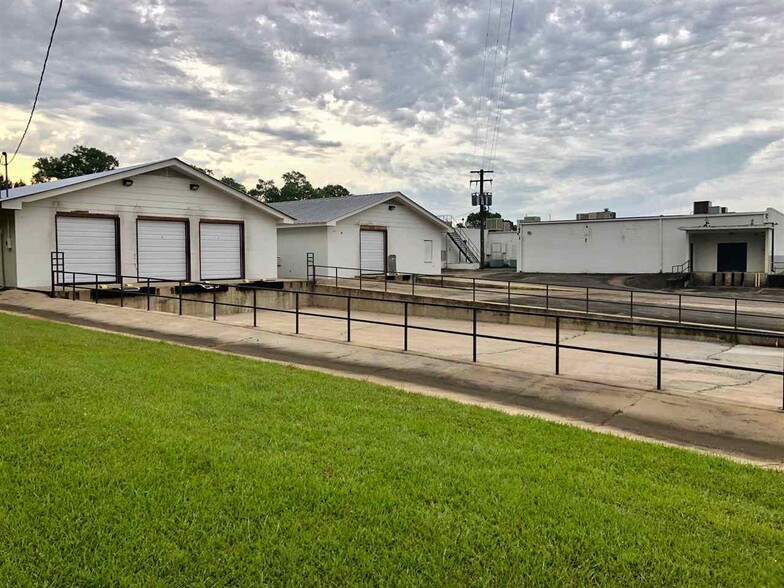 1976 E Franklin St, Carthage, MS for sale - Primary Photo - Image 1 of 1