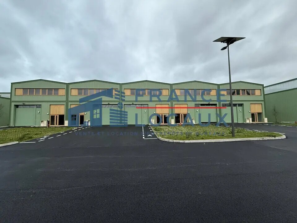 Light Industrial in Stains to rent Primary Photo- Image 1 of 3