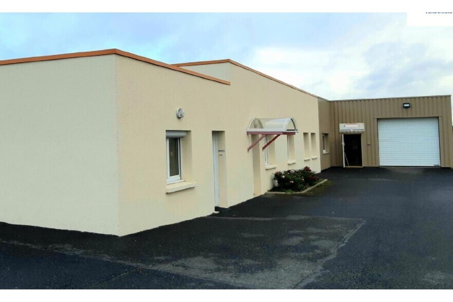Light Industrial in Vendome to rent - Building Photo - Image 1 of 1