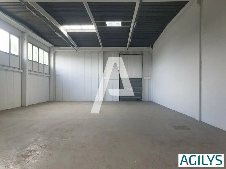 Light Industrial in Valenton to rent - Interior Photo - Image 3 of 6