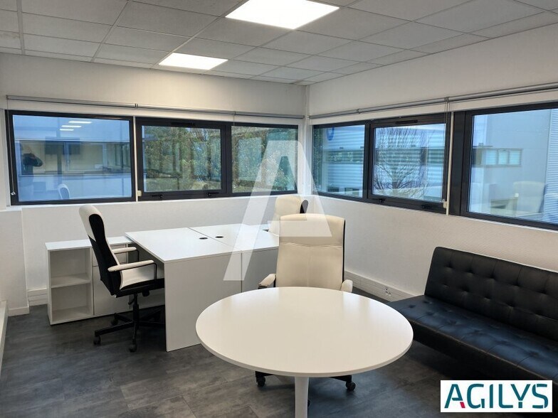 128 Bis Avenue Jean Jaurès, Ivry-sur-Seine to rent - Building Photo - Image 2 of 8