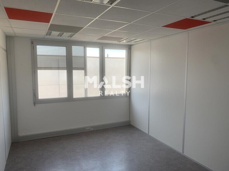 Office in Chassieu to rent - Interior Photo - Image 3 of 12