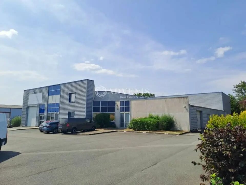 Location Local d'activités 286 m² - Photo 1