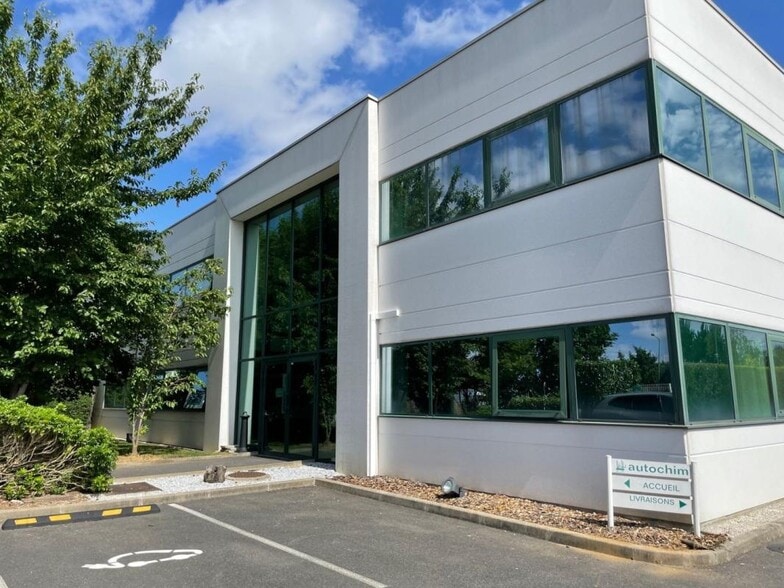 Office in Morangis to rent - Building Photo - Image 1 of 11