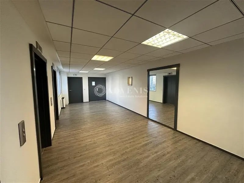 Office in Noisy-le-Grand to rent Building Photo- Image 1 of 6