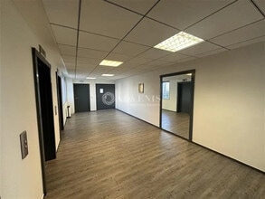 Office in Noisy-le-Grand to rent Building Photo- Image 1 of 6