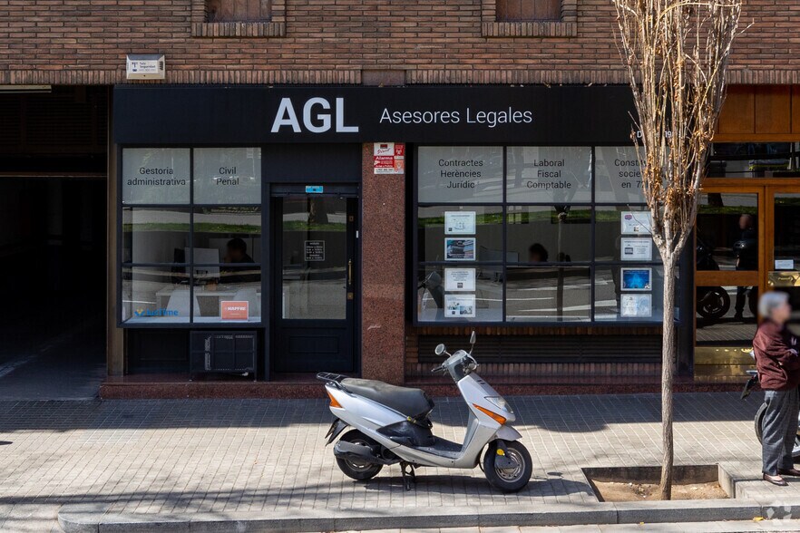 Retail in Barcelona, Barcelona to rent - Building Photo - Image 3 of 6