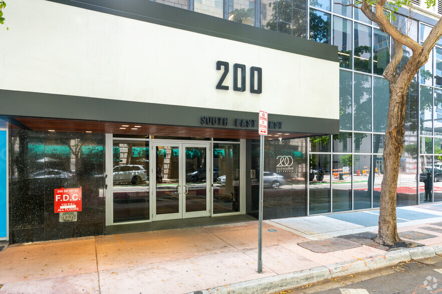 200 SE 1st St, Miami, FL for rent - Building Photo - Image 1 of 20