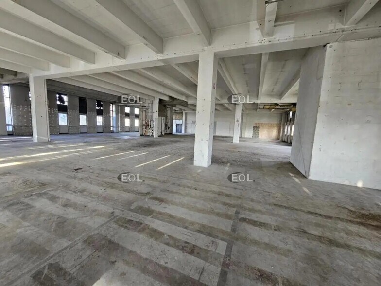 Light Industrial in Rungis to rent - Interior Photo - Image 3 of 6