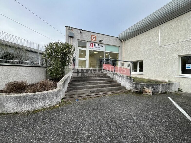 31 Rue Wilson, Décines-Charpieu to rent - Building Photo - Image 2 of 7