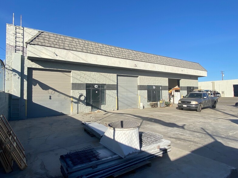 124 W Ovington St, Lancaster, CA for rent - Building Photo - Image 2 of 6