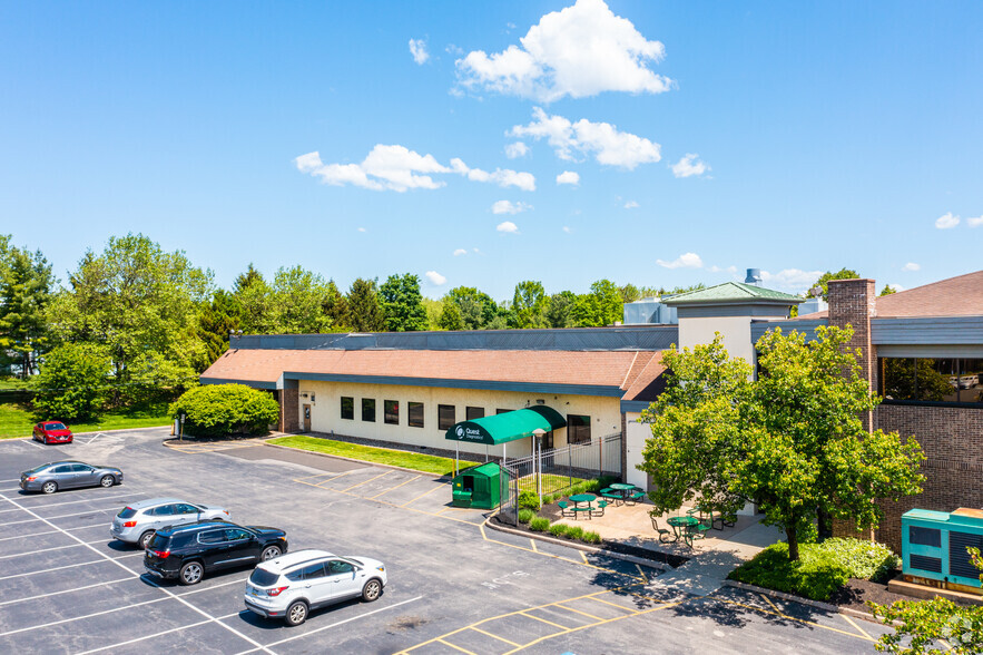 900 Business Center Dr, Horsham, PA for sale - Building Photo - Image 3 of 5