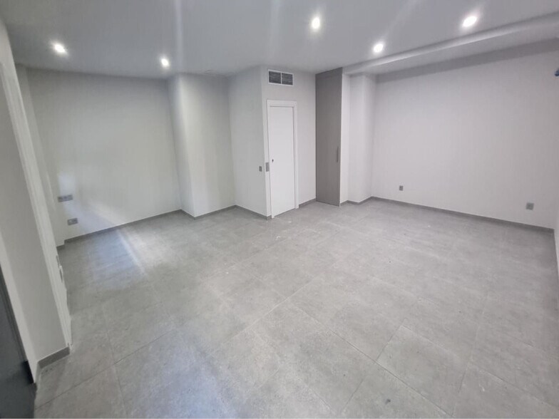 Office / Retail in Granollers, Barcelona to rent - Building Photo - Image 2 of 3