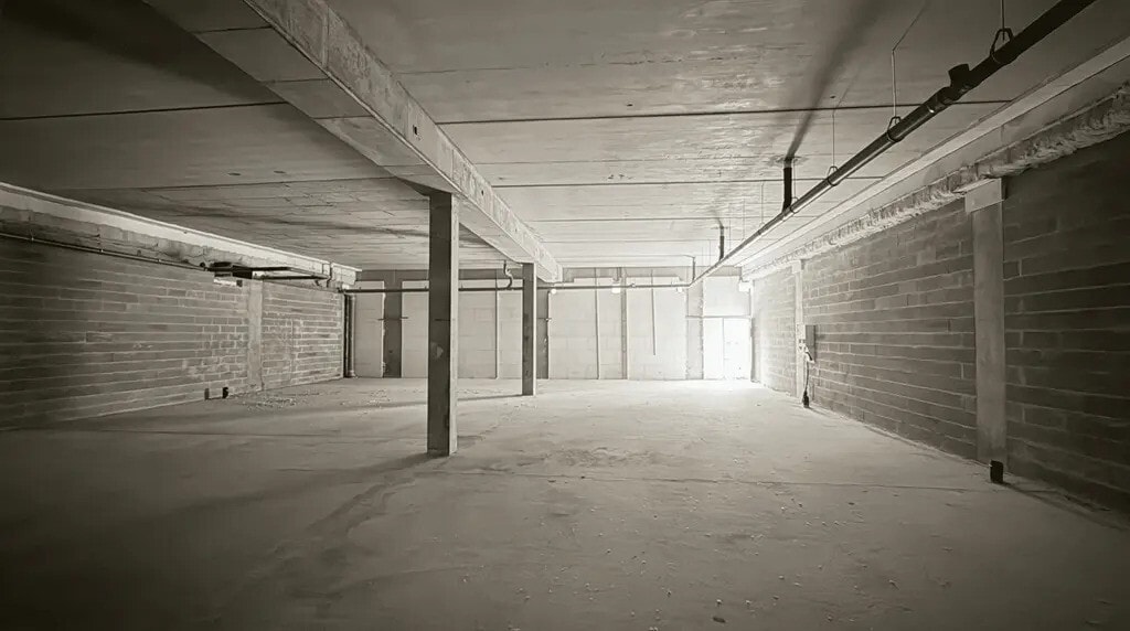 Location Commerce 285 m² - Photo 1