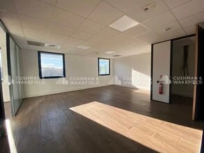 1 Rue Mahatma Gandhi, Aix-en-Provence to rent Building Photo- Image 2 of 5