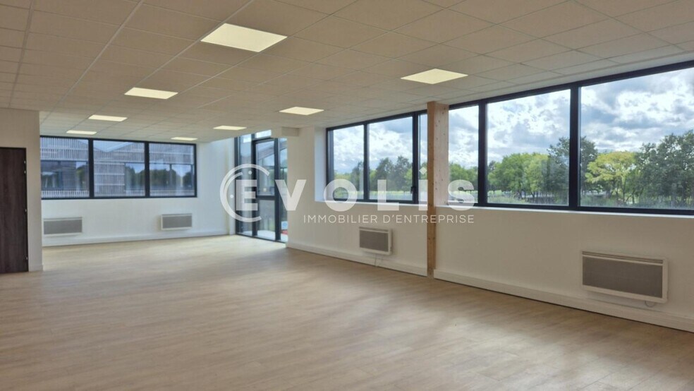 Office in Serris to rent - Interior Photo - Image 2 of 8