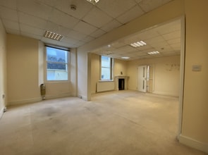 4 Cross St, Barnstaple to rent Interior Photo- Image 2 of 3
