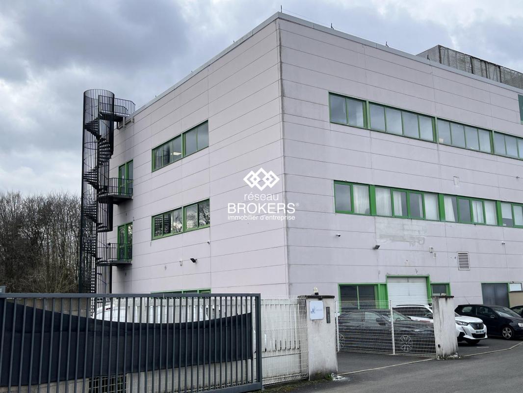 Office in Savigny-le-Temple for sale Building Photo- Image 1 of 2