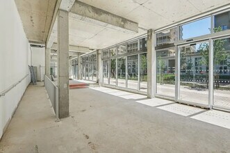 Retail in Saint-Ouen-sur-Seine to rent Interior Photo- Image 1 of 7