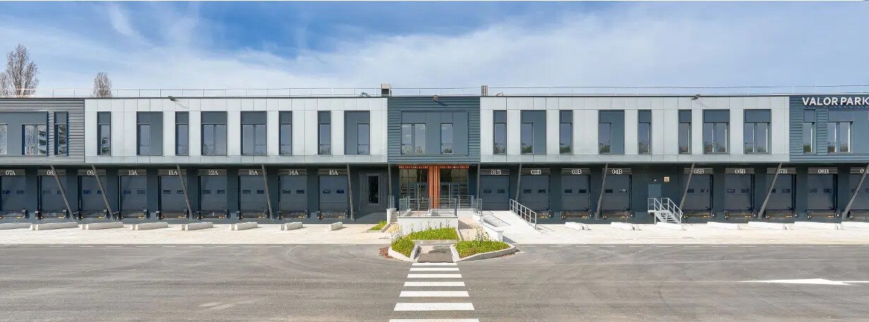 Industrial in Trappes to rent Building Photo- Image 1 of 4