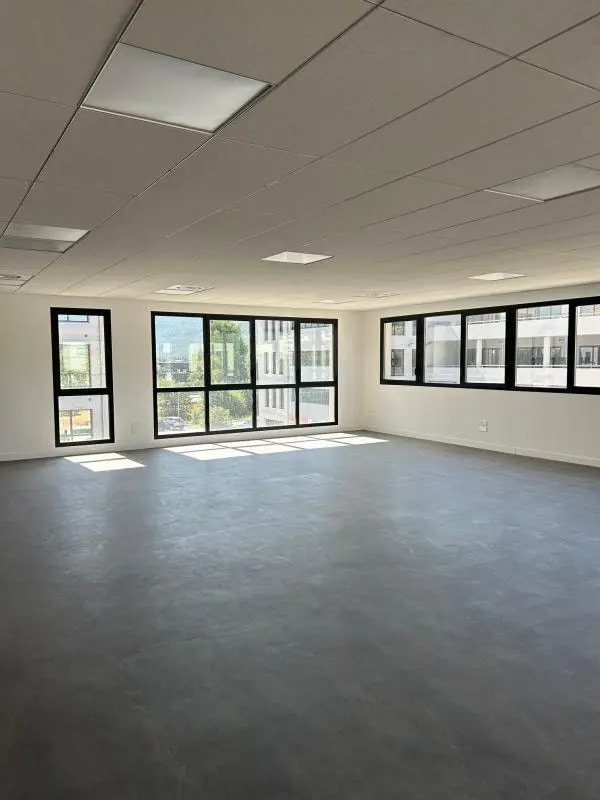 Location Bureaux 181 m² - Photo 1