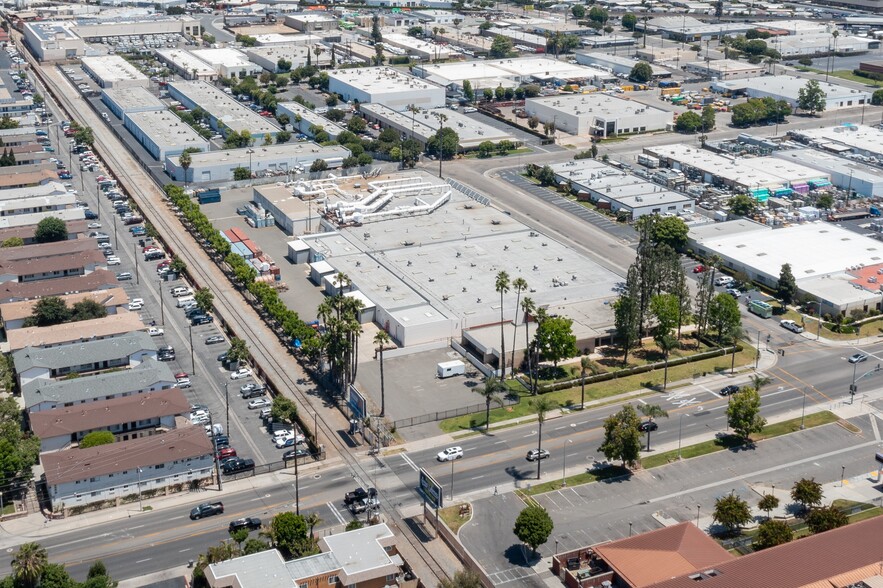 1111 E McFadden Ave, Santa Ana, CA for sale - Primary Photo - Image 1 of 1