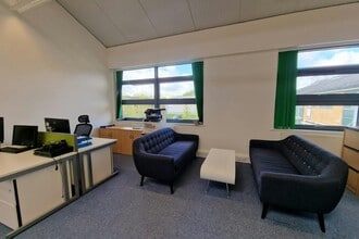 Berrington Way, Basingstoke to rent Interior Photo- Image 2 of 2
