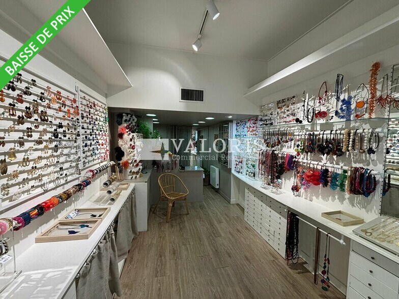 Retail in Lyon to rent - Interior Photo - Image 2 of 6