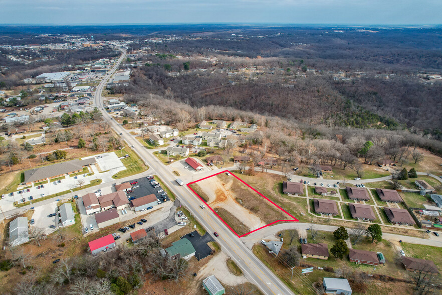 79 Hopkins Cir, Camdenton, MO for sale - Building Photo - Image 3 of 26