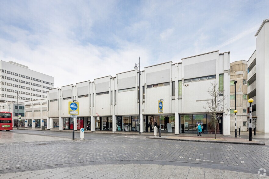 Liberty Shopping Centre, Romford to rent - Building Photo - Image 3 of 14