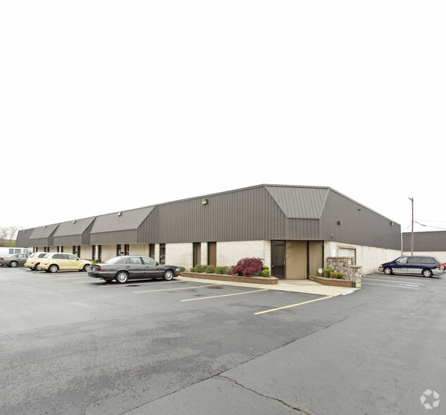 1233-1245 Chicago Rd, Troy, MI for rent - Building Photo - Image 2 of 4